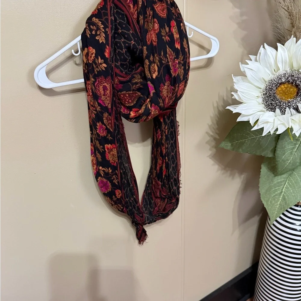Elegant Floral Scarf - Black and Red